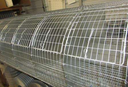 Металеві клітки для кроликів