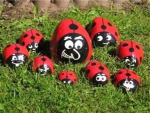 Фігурки представників фауни своїми руками – яскраві вироби для саду