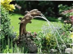 Кругообіг води у фонтані забезпечує циркуляційний насос