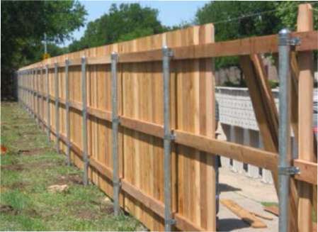 Як зробити дерев'яний паркан на дачі своїми руками?