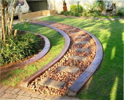 Бордюри для садової доріжки на дачі