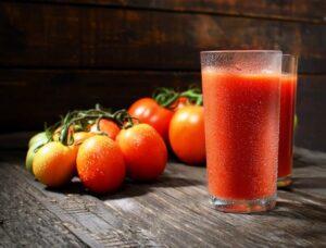 Томатний сік на зиму без солі і цукру - фото.