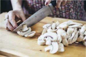 Як правильно підготувати гриби до сушки на зиму