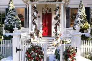 Оригінально прикрашений будинок на Новий Рік