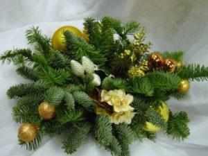 Букет з ялинкових прикрас для новорічного столу