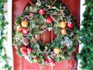 Ідеї, як прикрасити будинок до Нового року своїми руками