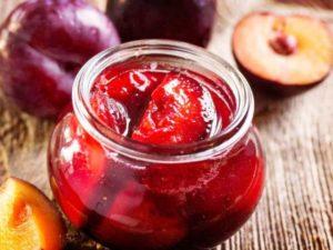 Варення зі сливи-угорки цілими часточками - фото.