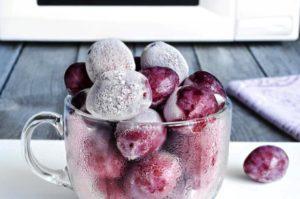 Як заморозити сливи - фото.